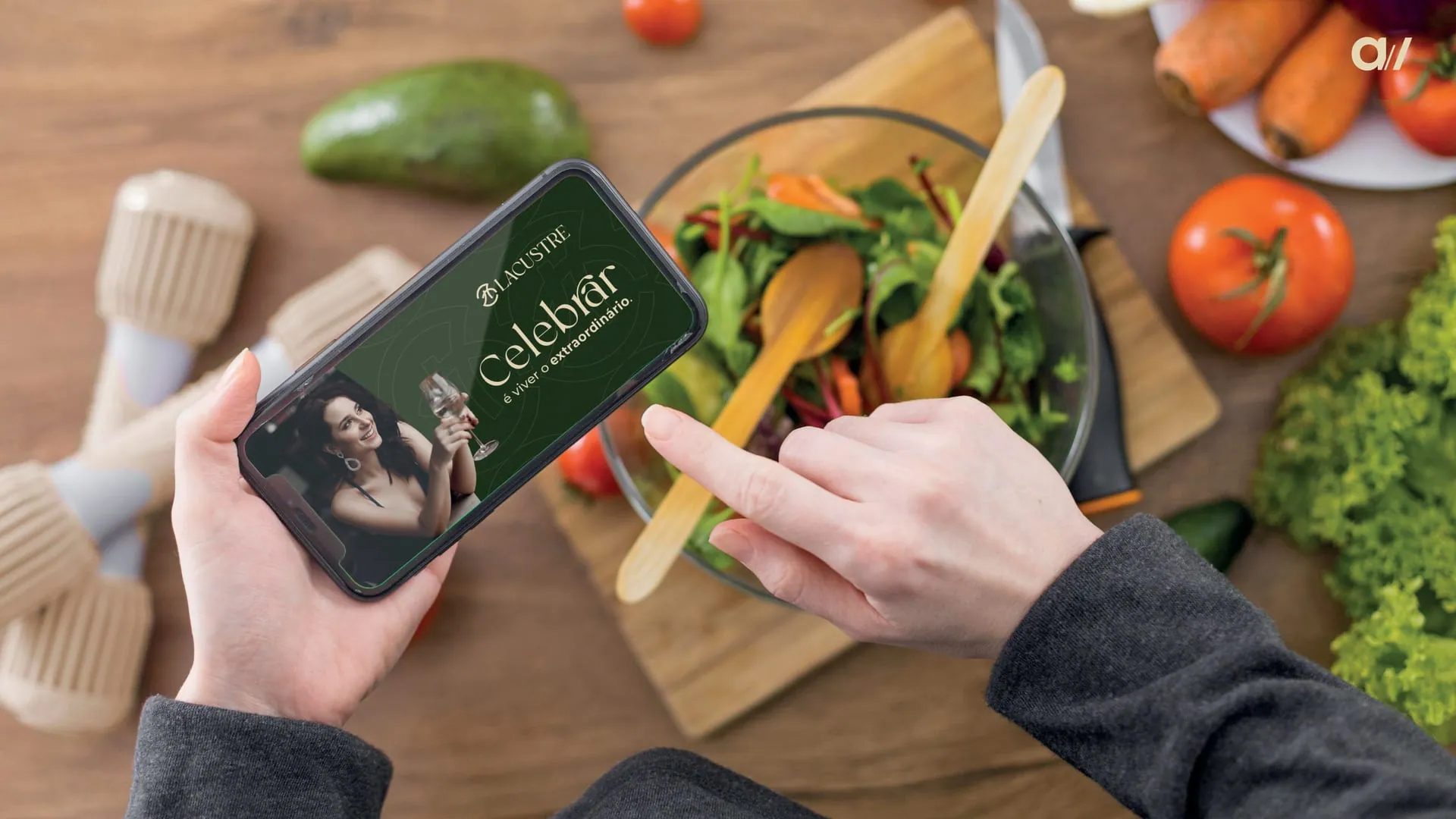 Story Lacustre em celular com a chamada Celebrar é viver o extraordinário