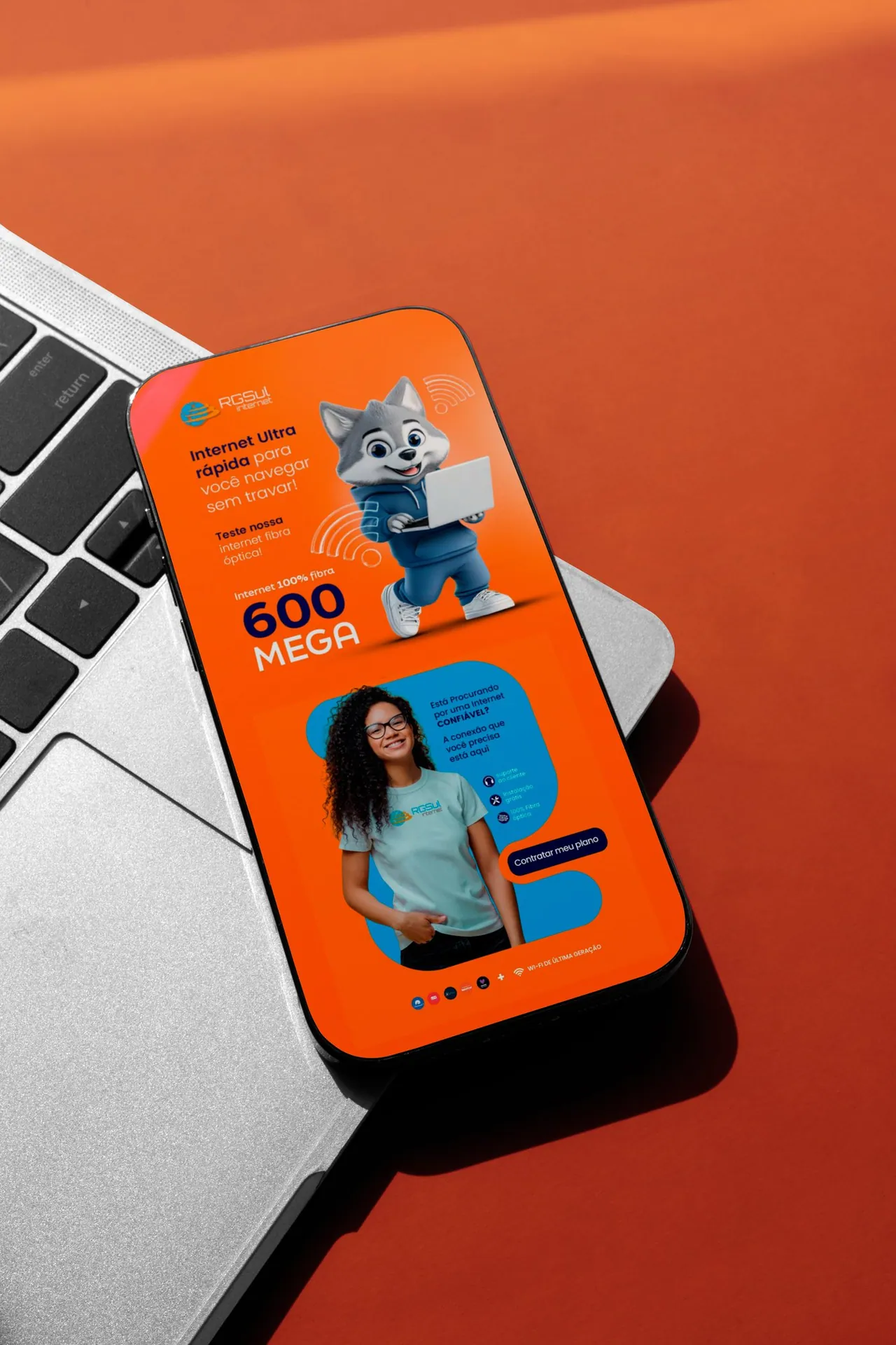 Mockup em celular com posts da RGSul Internet, incluindo o mascote lobo e o plano de 600 mega